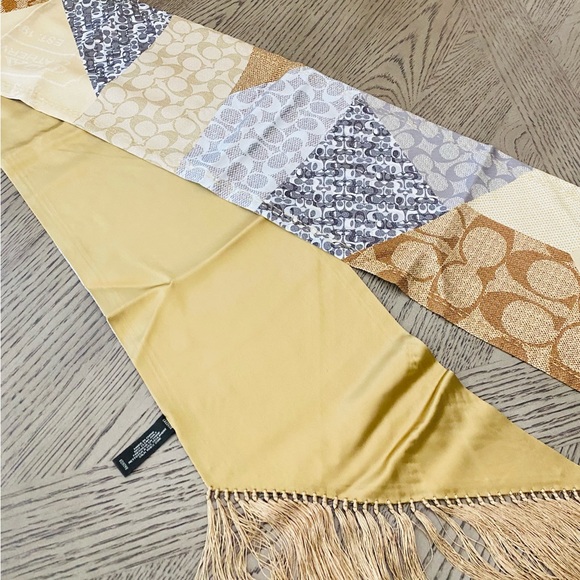 Coach Signature Long Scarf - Picture 1 of 9